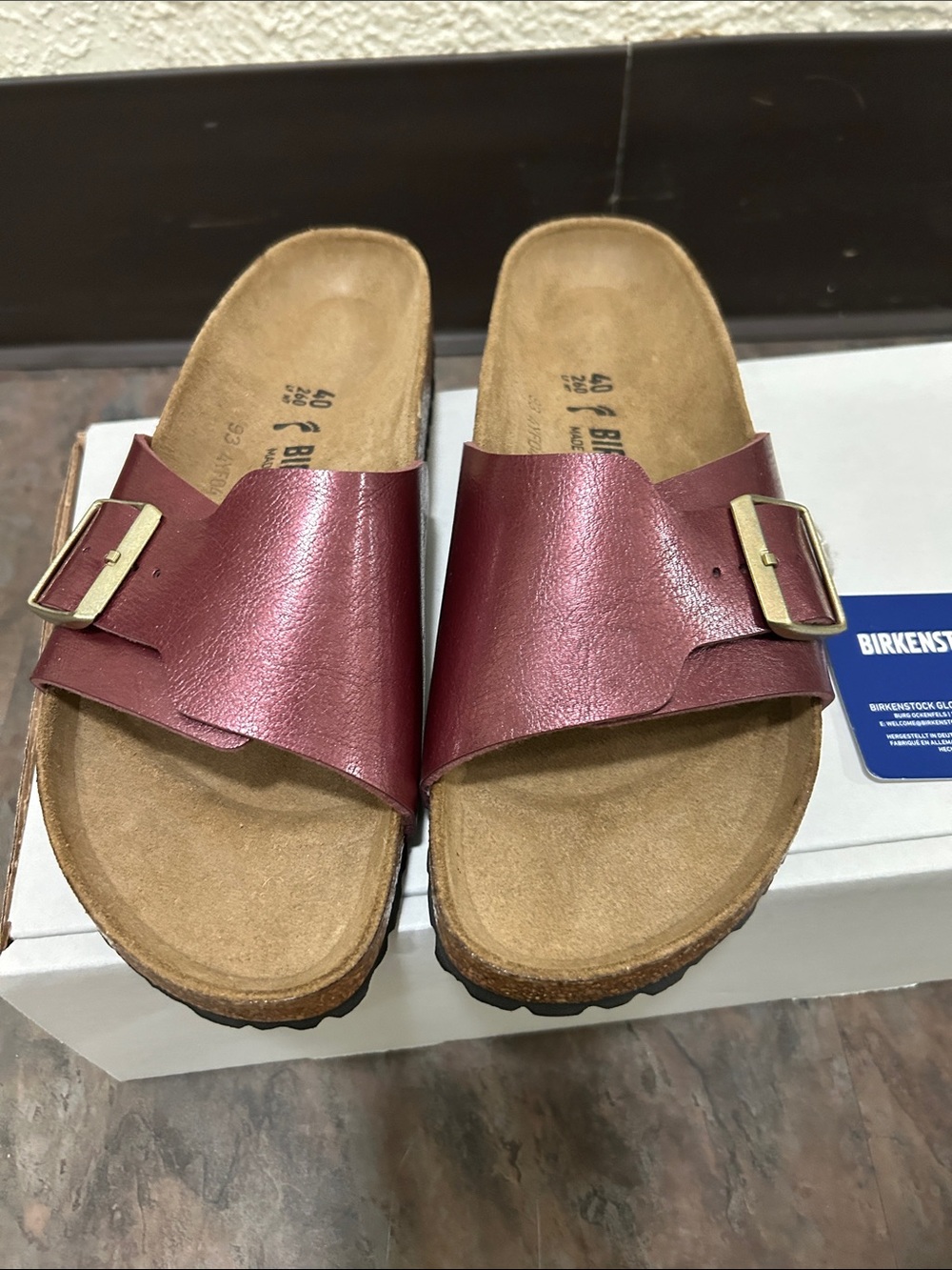 Birkenstock Catalina Grace Metallic Wine Big Buckle Sandals BRAND NEW BOX Size 9